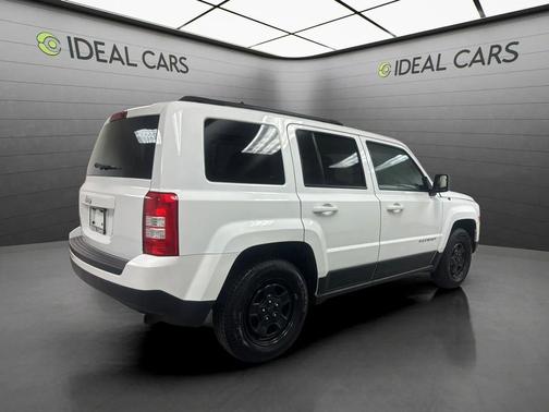Bright White Clearcoat 2016 Jeep Patriot Sport