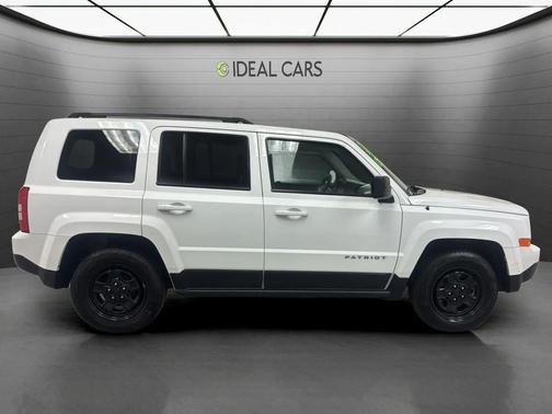 Bright White Clearcoat 2016 Jeep Patriot Sport
