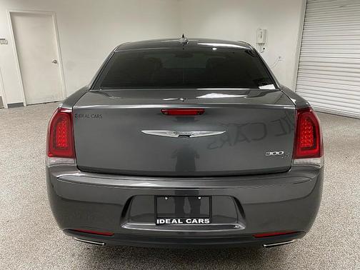 2019 Chrysler 300 S