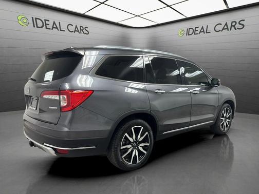 Modern Steel Metallic 2019 Honda Pilot Touring 8-Passenger