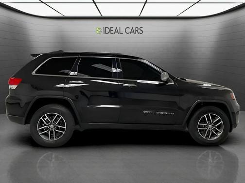Diamond Black Crystal Pearlcoat 2017 Jeep Grand Cherokee Limited
