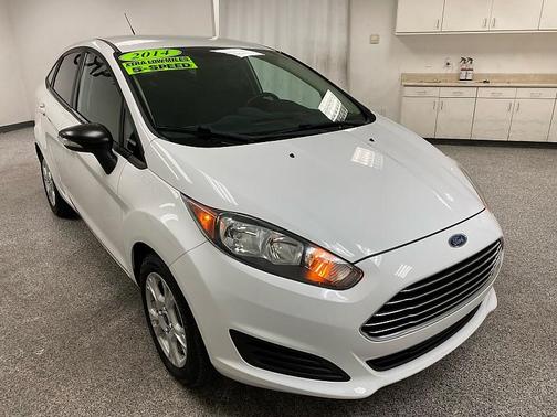 Ingot Silver Metallic 2014 Ford Fiesta SE
