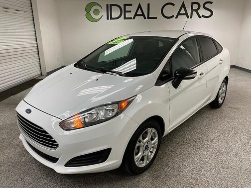 Ingot Silver Metallic 2014 Ford Fiesta SE