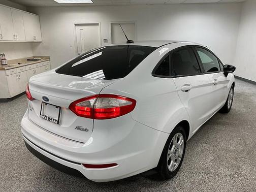 Ingot Silver Metallic 2014 Ford Fiesta SE