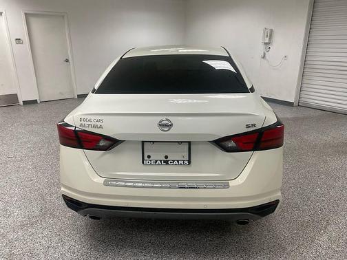 2020 Nissan Altima SR FWD