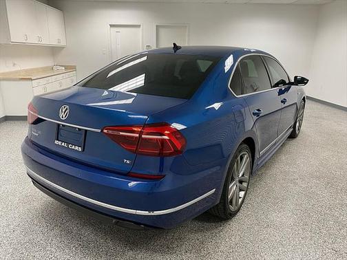 2017 Volkswagen Passat 1.8T R-Line w/Comfort