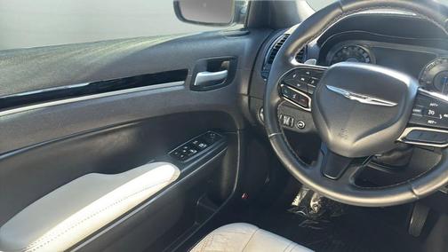 Bright White Clearcoat 2017 Chrysler 300 S