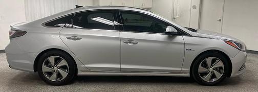 2016 Hyundai SONATA Hybrid Limited