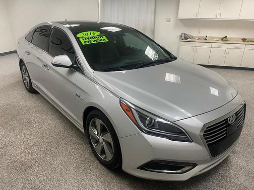 2016 Hyundai SONATA Hybrid Limited
