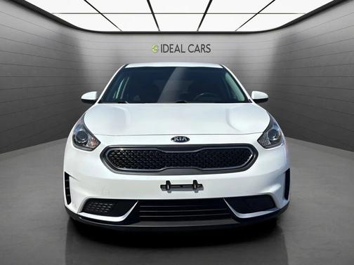Snow White Pearl 2017 Kia Niro FE