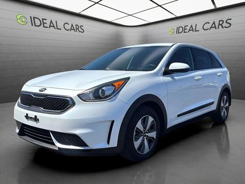 Snow White Pearl 2017 Kia Niro FE
