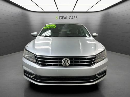 Reflex Silver Metallic 2017 Volkswagen Passat 1.8T SE
