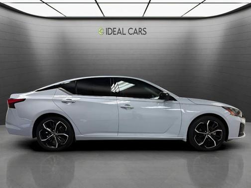 Pearl White Tricoat 2025 Nissan Altima SR FWD