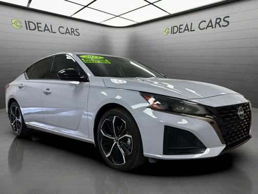Pearl White Tricoat 2025 Nissan Altima SR FWD