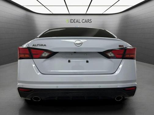 Pearl White Tricoat 2025 Nissan Altima SR FWD