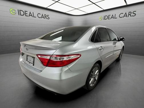 Celestial Silver Metallic 2017 Toyota Camry LE