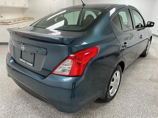 2017 Nissan Versa 1.6 S+