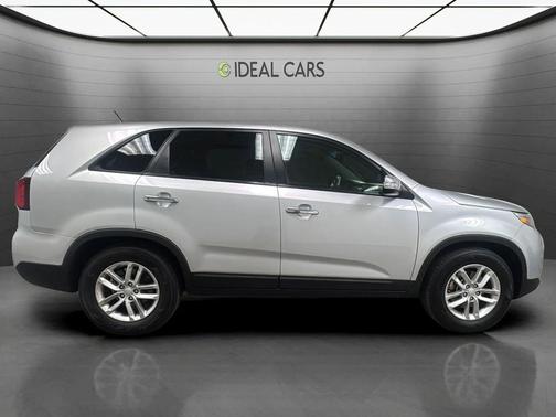 Bright Silver 2014 Kia Sorento LX