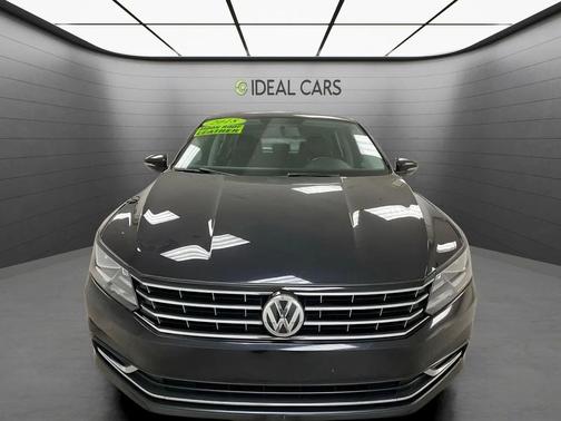 Deep Black Pearl Metallic 2018 Volkswagen Passat 2.0T SE