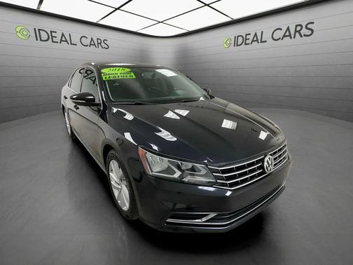 Deep Black Pearl Metallic 2018 Volkswagen Passat 2.0T SE