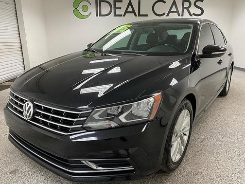 Deep Black Pearl Metallic 2018 Volkswagen Passat 2.0T SE