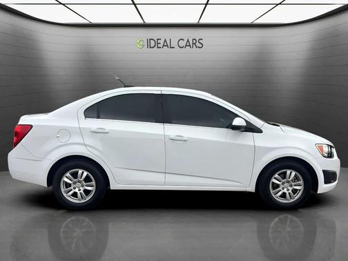 Summit White 2016 Chevrolet Sonic LT