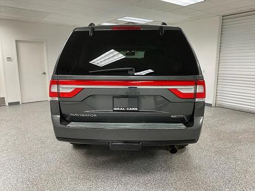 2015 Lincoln Navigator Base