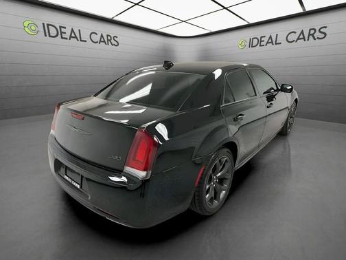 Gloss Black 2022 Chrysler 300 Touring