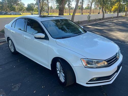 2015 Volkswagen Jetta Auto SE w/Connectivity/Navigation