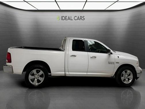 Bright White Clearcoat 2017 RAM 1500 Big Horn