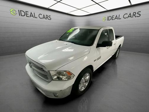 Bright White Clearcoat 2017 RAM 1500 Big Horn