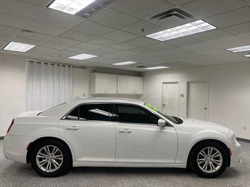 2017 Chrysler 300 Limited