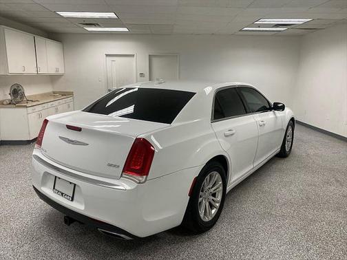 2017 Chrysler 300 Limited