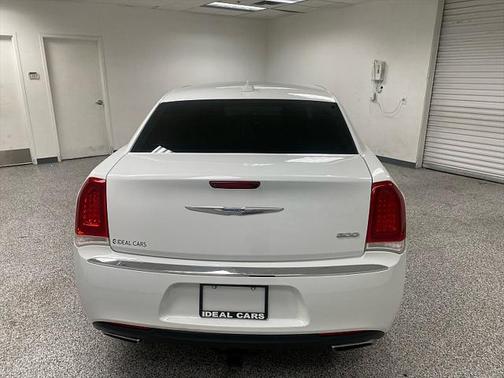 2017 Chrysler 300 Limited