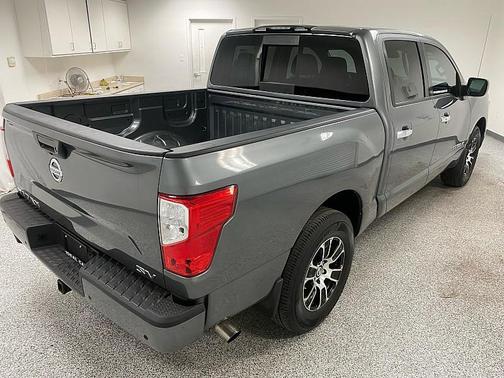 2021 Nissan Titan SV