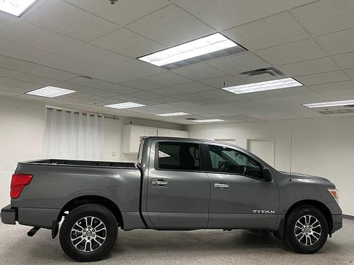 2021 Nissan Titan SV