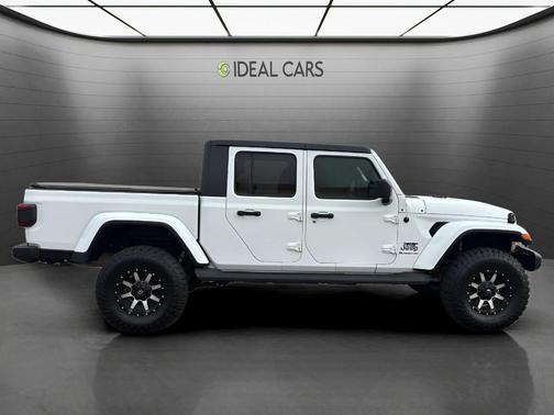 Bright White Clearcoat 2020 Jeep Gladiator Overland