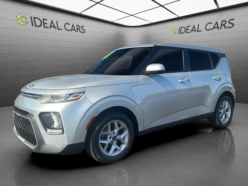 Sparkling Silver 2021 Kia Soul S