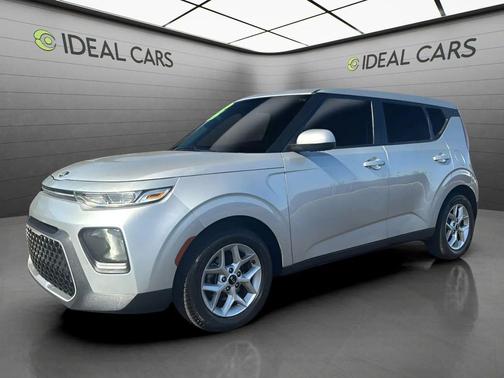 Sparkling Silver 2021 Kia Soul S