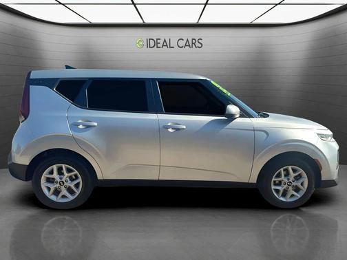 Sparkling Silver 2021 Kia Soul S