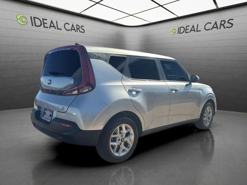 Sparkling Silver 2021 Kia Soul S