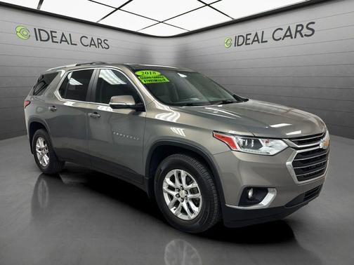 Graphite Metallic 2018 Chevrolet Traverse LT Cloth