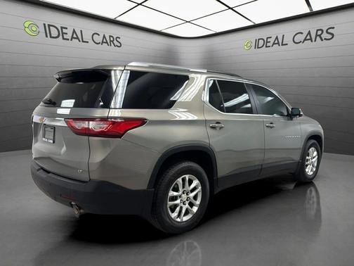 Graphite Metallic 2018 Chevrolet Traverse LT Cloth