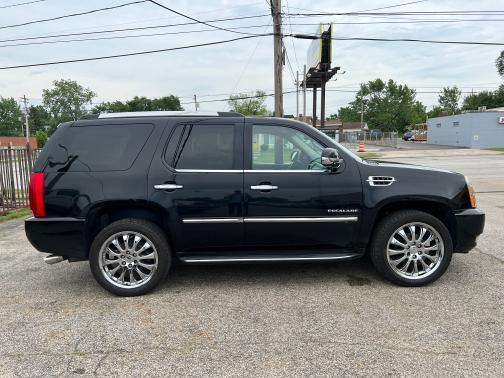 Photo 5 of 32 of 2012 Cadillac Escalade Luxury