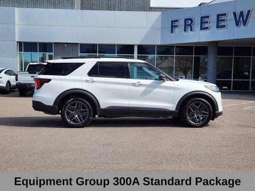 STAR WHITE MET TRI-COAT 2025 Ford Explorer ST-Line