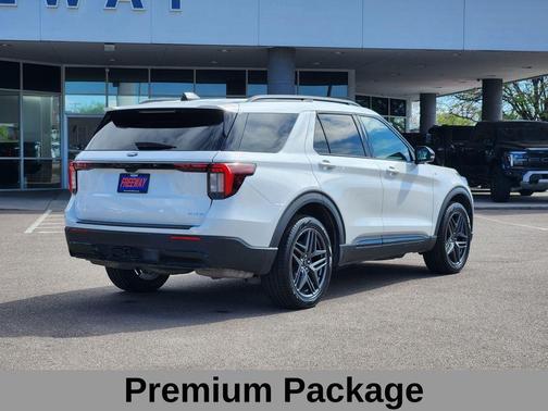 STAR WHITE MET TRI-COAT 2025 Ford Explorer ST-Line