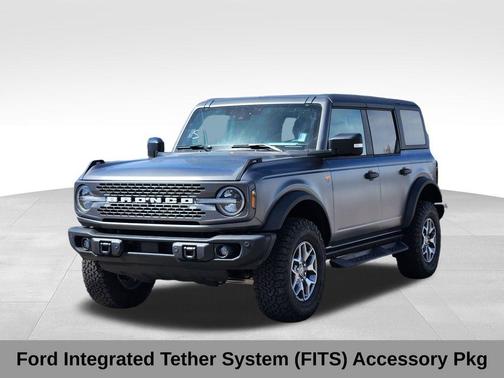 CARBONIZED GRAY METALLIC 2025 Ford Bronco Badlands