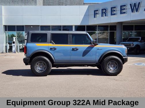 AZURE GRAY MET TRI-COAT 2024 Ford Bronco Black Diamond