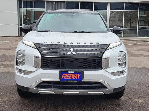 2023 Mitsubishi Outlander SE