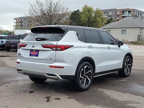 2023 Mitsubishi Outlander SE
